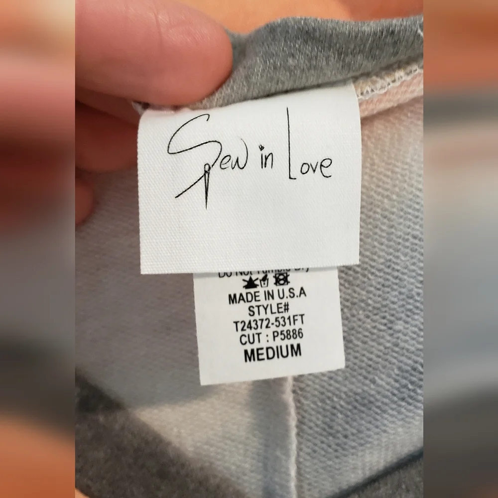 Sew In Love women's vneck top, NWOT, size M - Picture 5 of 6